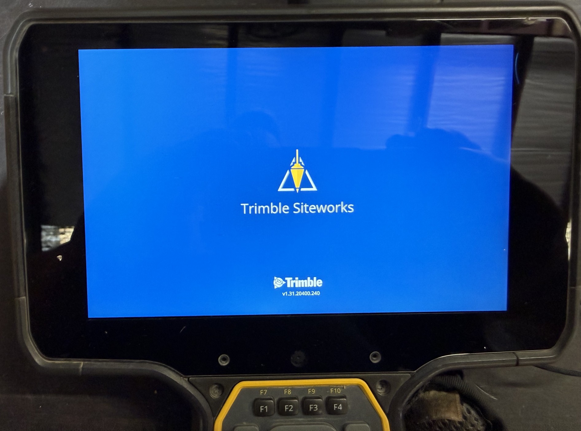 Trimble SPS930 1" Robotic Total Station UTS for Survey and Machine Control - Package - Image 11