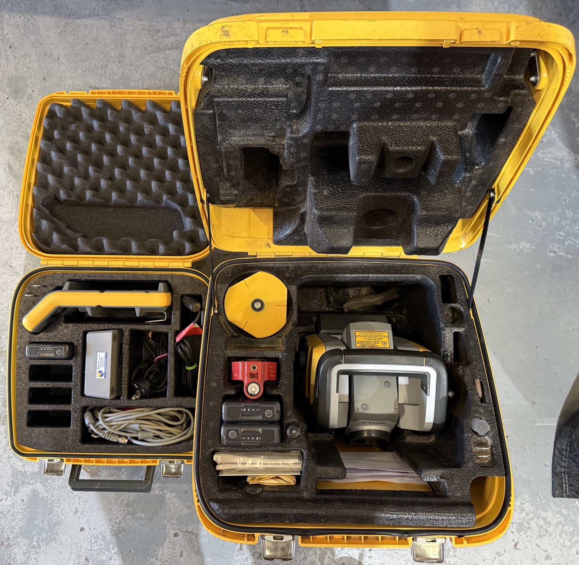 Trimble SPS930 1" Robotic Total Station UTS for Survey and Machine Control - Package - Image 6